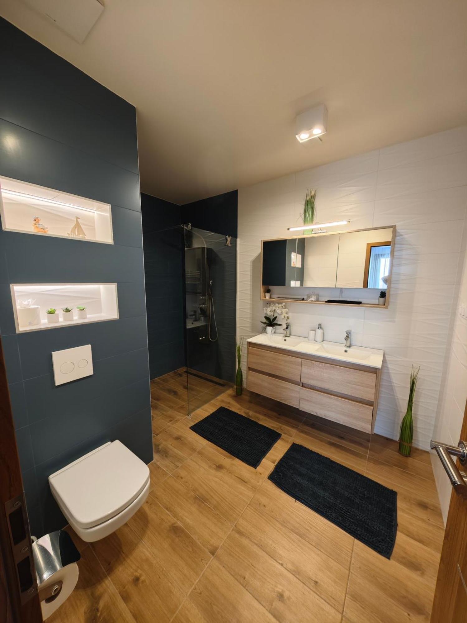 Gamma Apartmanok Es Jakuzzi Miskolc Oda fotoğraf