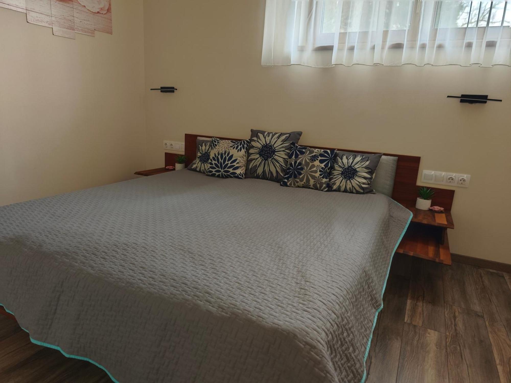 Gamma Apartmanok Es Jakuzzi Miskolc Oda fotoğraf